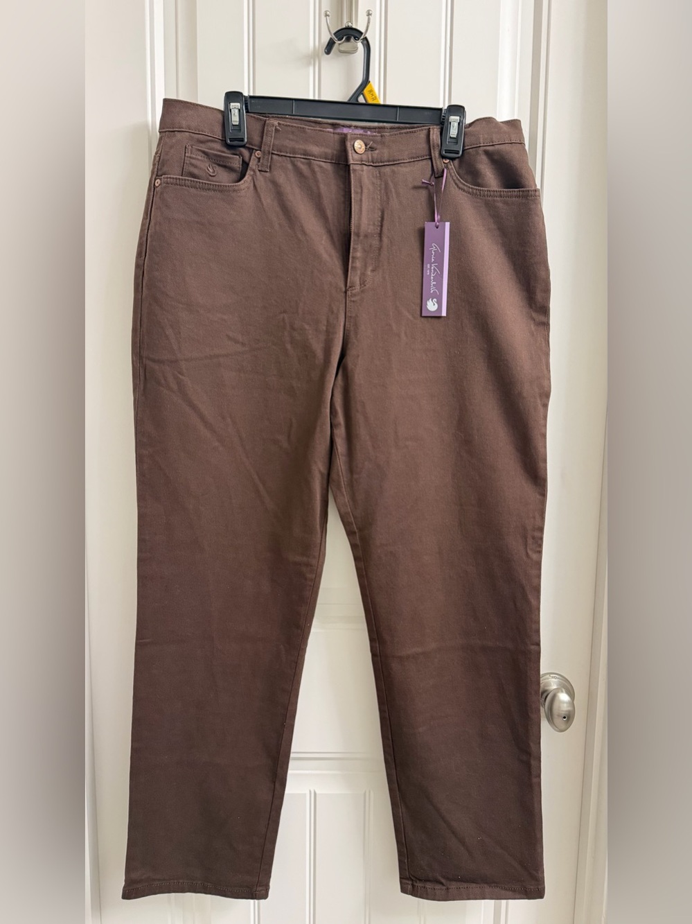 NWT Brown Straight Leg Jeans Women’s Size 16